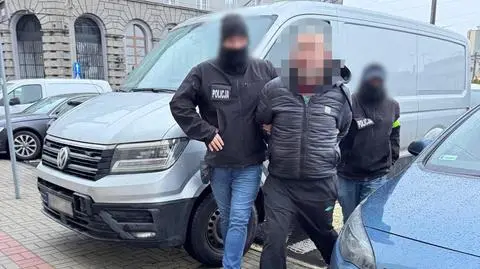 Namalował na zabytku barwy flagi Polski i znak Polski Walczącej. Usłyszał zarzuty