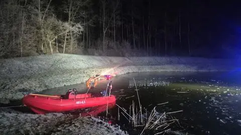 Mężczyzna wpadł do stawu po załamaniu lodu