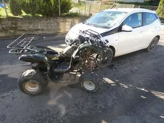 Wypadek z udziałem quada i samochodu osobowego