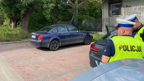 Dwaj poszukiwani mężczyźni wpadli przez niedopałek papierosa