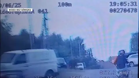 Policyjny pościg za motocyklem bez tablic. Kierowcą okazał się 15-latek