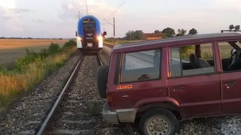 SsangYong utknął na środku torowiska