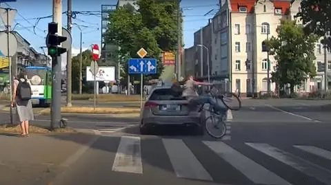 Rowerem wjechał w mercedesa. Dwa mandaty