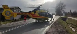 Poszkodowaną do szpitala przetransportowano śmigłowcem