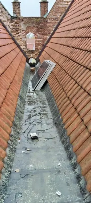 Zdemontowano część paneli z dachu gdańskiej bazyliki