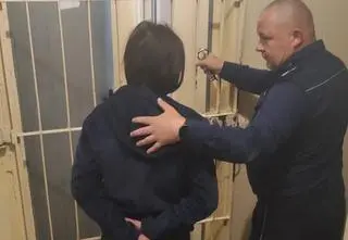 Pijana kobieta, agresywny mężczyzna i dwa ataki na ratowników medycznych