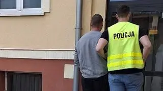 Najpierw próbował zaatakować policjantów, potem oferował im łapówkę