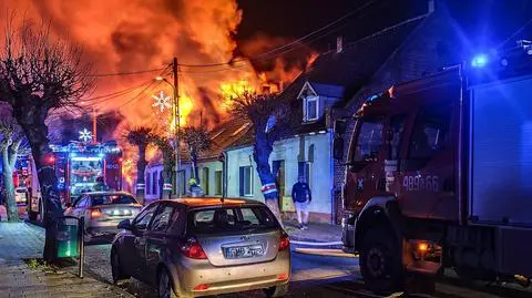 Groźny pożar w Nowym Stawie. Cztery budynki objęte ogniem