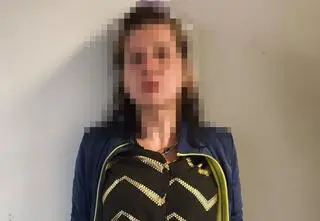 "Dokonując rozboju, była ubrana w sukienkę, którą wcześniej ukradła"