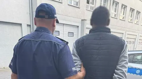 Groził policjantom bronią hukową