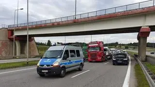 Pojazd ciężarowy został odholowany z obwodnicy