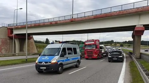 Zasnął na obwodnicy Trójmiasta za kierownicą ciężarówki. Był pijany