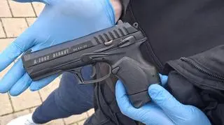 Policjanci zabezpieczyli broń pneumatyczny