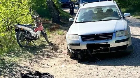 13-latek na motorowerze uderzył w samochód. Trafił do szpitala