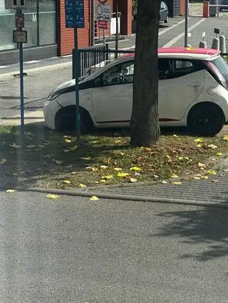 Próbowała ruszyć samochodem bez opon