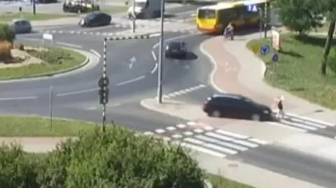 "Stracił panowanie nad autem, wjechał na wysepkę  i na przejściu dla pieszych potrącił kobietę". Był pijany 