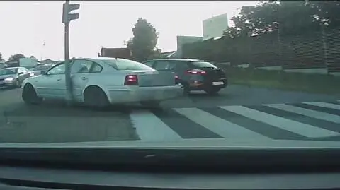 Najpierw autem, potem pieszo uciekał przed policjantami. Był poszukiwany dwoma listami gończymi