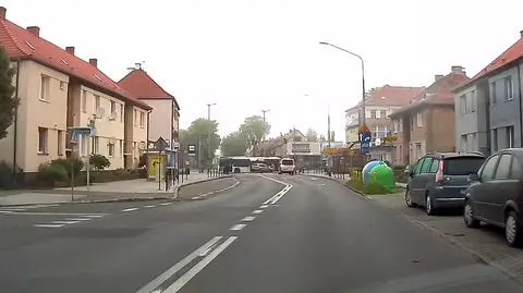 Uderzył w autobus, a ten zmiótł przystanek. Kierowca trafił do aresztu, grozi mu 12 lat więzienia