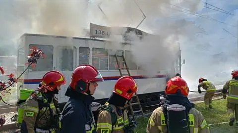 Pożar zabytkowego tramwaju z końca XIX w. Zapalił się, wioząc pasażerów