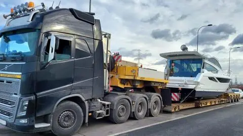 Przewoził jacht bez odpowiednich uprawnień. Może go to drogo kosztować