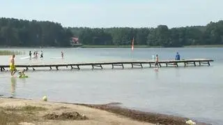 Mężczyzna skoczył do wody, doznał urazu kręgosłupa