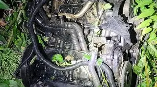 Siła uderzenia była tak duża, że silnik pojazdu znalazł się około 30 metrów od auta.