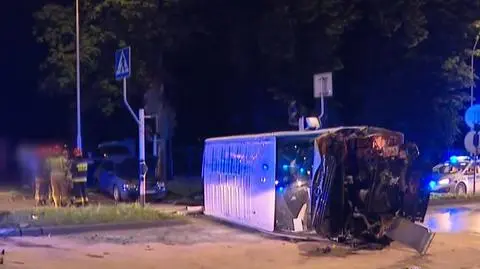 Zderzenie busa i samochodu osobowego w Częstochowie