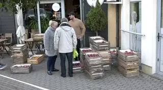 Sadownik z Grójca miał problem ze sprzedażą jabłek, otrzymał pomoc od restauracji