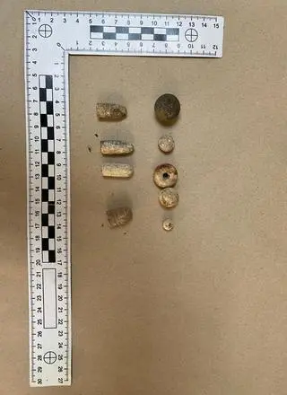 Zabezpieczone przez policjantów zabytki archeologiczne 
