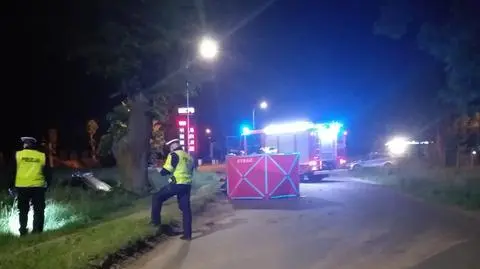 Nie zatrzymał się do kontroli, uderzył w drzewo i zginął na miejscu