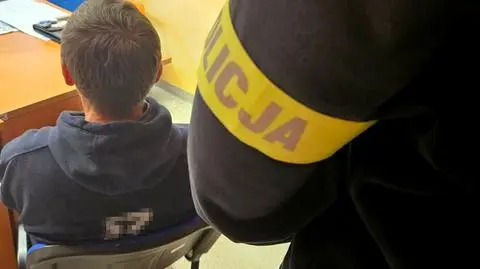 Po dekadzie ukrywania sam oddał się w ręce policji. 48-latek był ścigany trzema listami gończymi