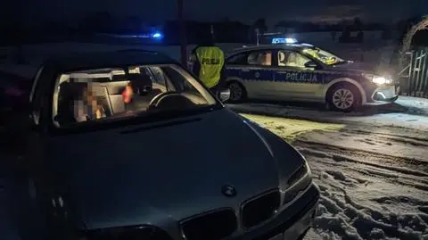 . Wyłączył światła w samochodzie, by zmylić policjantów