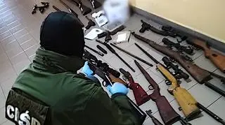 Zabezpieczyli w sumie 61 sztuk broni palnej różnego typu
