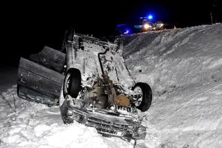 Kończył wyprzedzanie, stracił panowanie nad autem i dachował