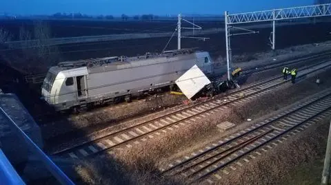 Lokomotywa uderzyła w drezynę