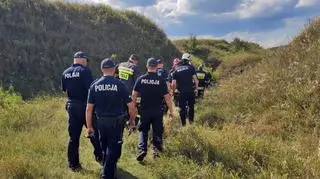 Policjanci i strażacy przeszukali teren fortów