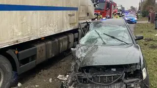 Kierowca volkswagena próbował wyprzedzać
