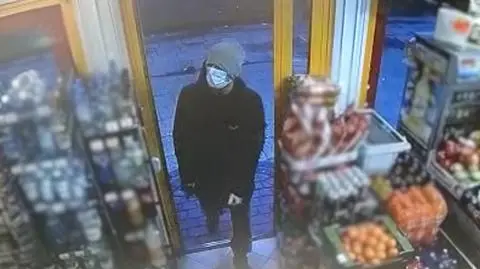 Miał napadać na sklepy uzbrojony w nóż. Policja poszukuje podejrzewanego