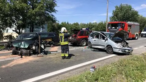 "Ciężarówka najechała na auta czekające, aby skręcić w lewo". 12 osób poszkodowanych, w tym dzieci