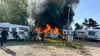 Mieszkańcy pola kempingowego przesunęli pozostałe przyczepy