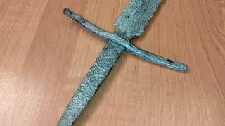 Średniowieczny miecz znaleziony pod Grunwaldem wrócił z renowacji