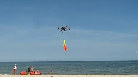 Może być szybszy od ratowników, w razie potrzeby zrzuci bojkę. Na plaży pomoże dron 