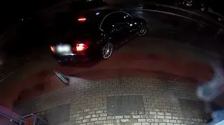 Samochód wjechał na przystanek autobusowy