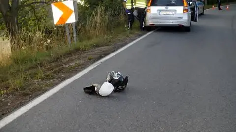 Motocyklista stracił panowanie nad pojazdem i uderzył w drzewo. Mężczyzna nie żyje