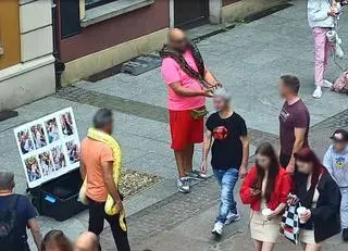Mężczyzn zauważył operator miejskiego monitoringu