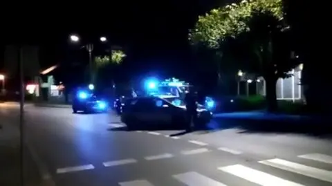 Nie zatrzymał się do kontroli, podczas ucieczki uszkodził radiowóz. Policjanci użyli broni