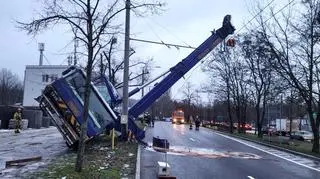 Dźwig zerwał linię trakcyjną