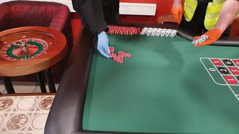 Lokal z pozoru był nieczynny, w środku znaleźli automaty do gier hazardowych i stół do ruletki