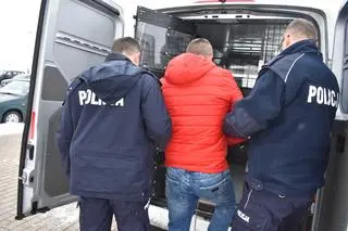 Funkcjonariusze zatrzymali czterech podejrzewanych