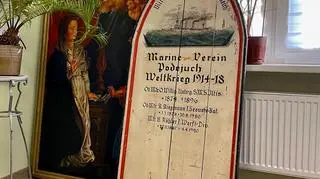 Tablica upamiętnia trzech marynarzy z Podjuch